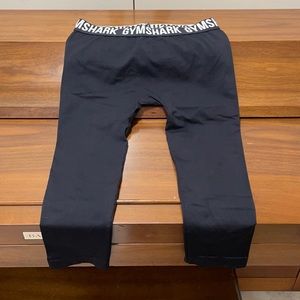 Size medium, cropped gym shark leggings